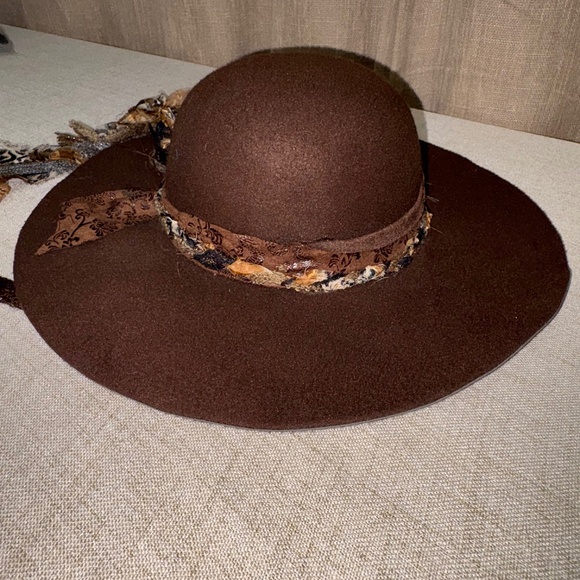 Gypsy Junque | Boho Theme Tie Wrap Hat | One Size Fits Most - Picture 4 of 6